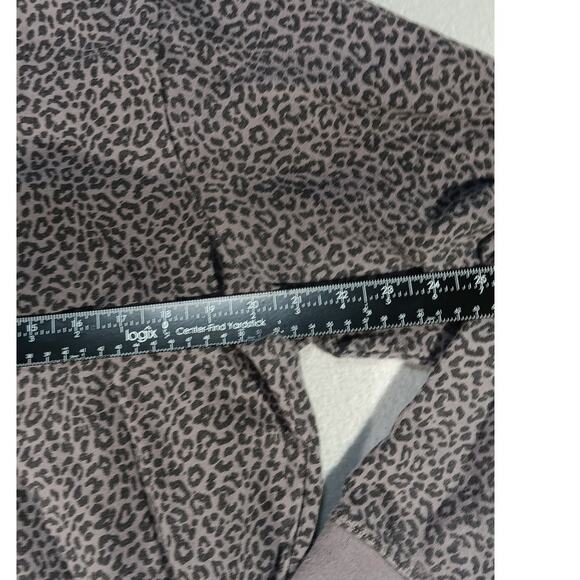 J.Crew Women’s XL Leopard Print Sweatshirt Gray Black Pullover Top Casual - Picture 3 of 7